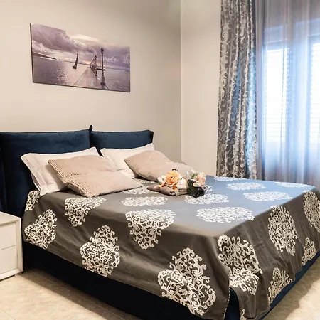Modern Home! 2 Min Walk To Beach! Sleeps 6! * Campora San Giovanni