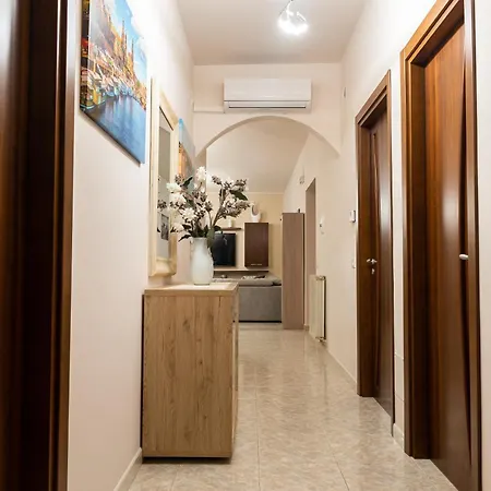 Modern Home! 2 Min Walk To Beach! Sleeps 6! Ferienhaus Campora San Giovanni