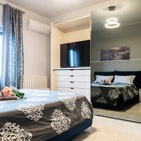 Modern Home! 2 Min Walk To Beach! Sleeps 6! Campora San Giovanni