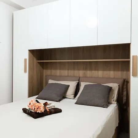 Modern Home! 2 Min Walk To Beach! Sleeps 6! * Campora San Giovanni